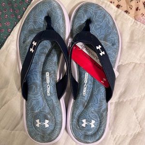 NWT Under Armour women’s size 10 flip flops